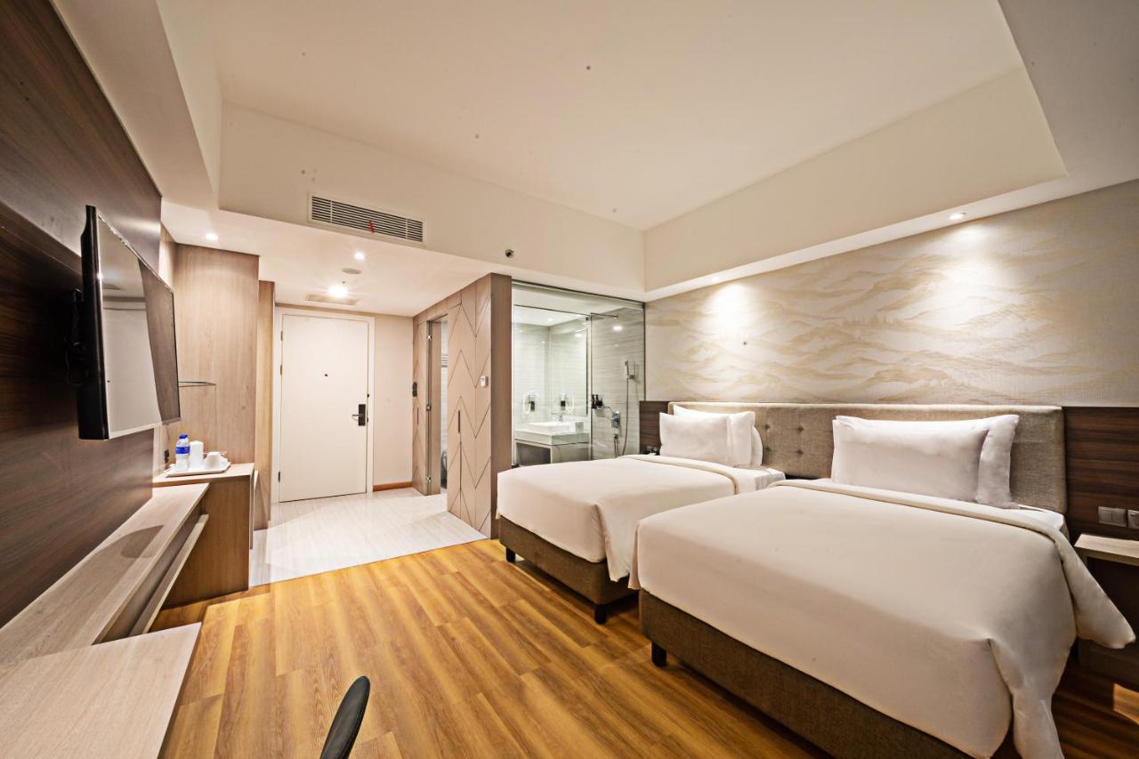 Platinum Hotel Tunjungan Sorabaya Extérieur photo