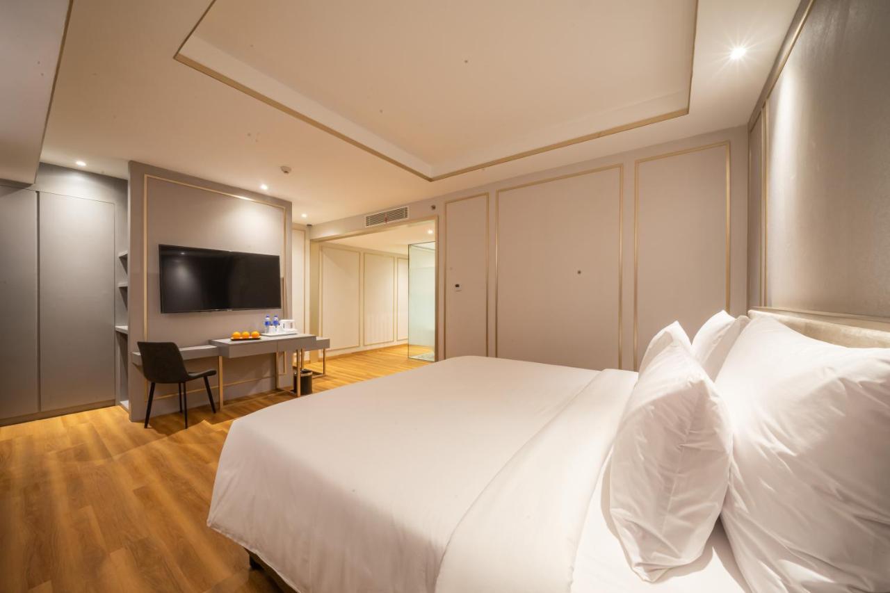 Platinum Hotel Tunjungan Sorabaya Extérieur photo