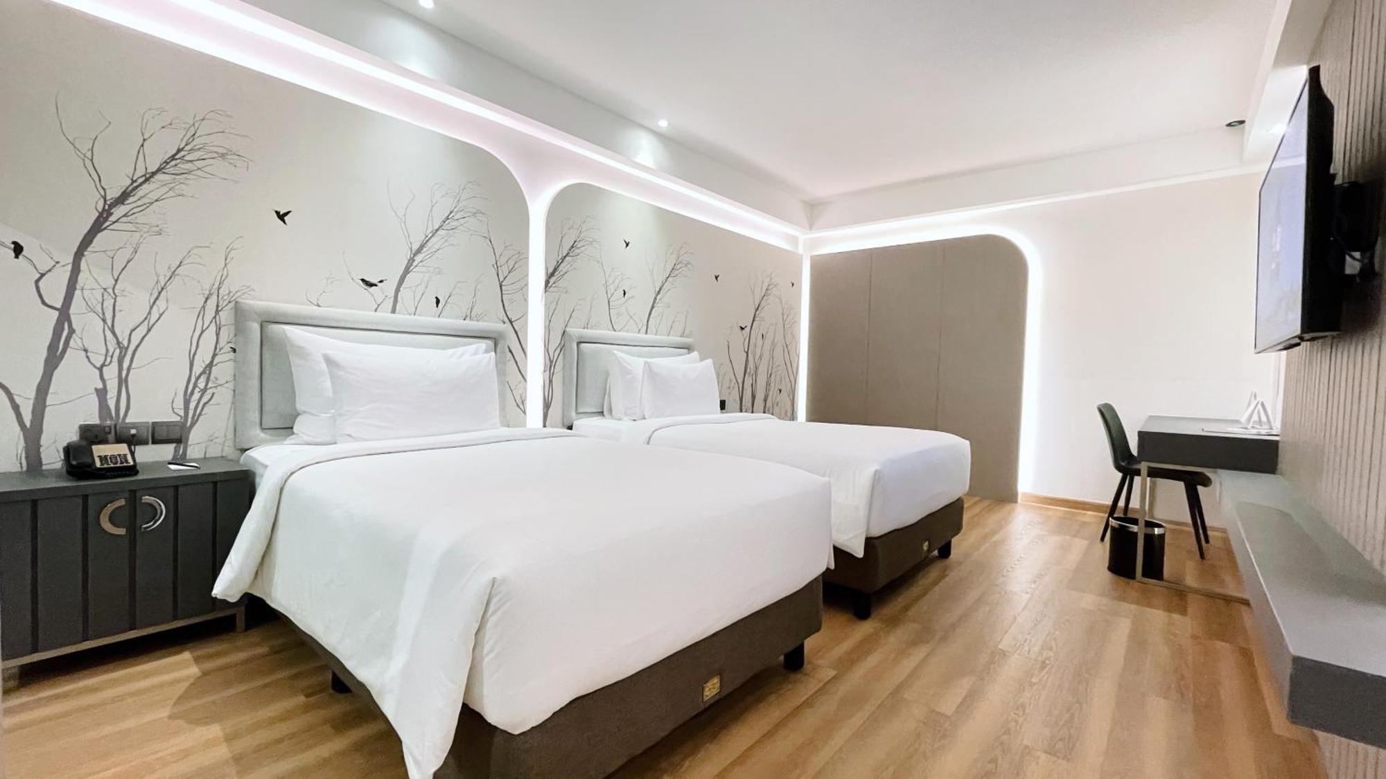 Platinum Hotel Tunjungan Sorabaya Extérieur photo