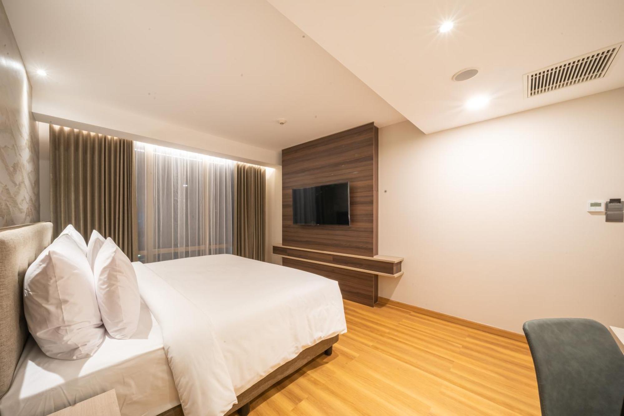 Platinum Hotel Tunjungan Sorabaya Extérieur photo