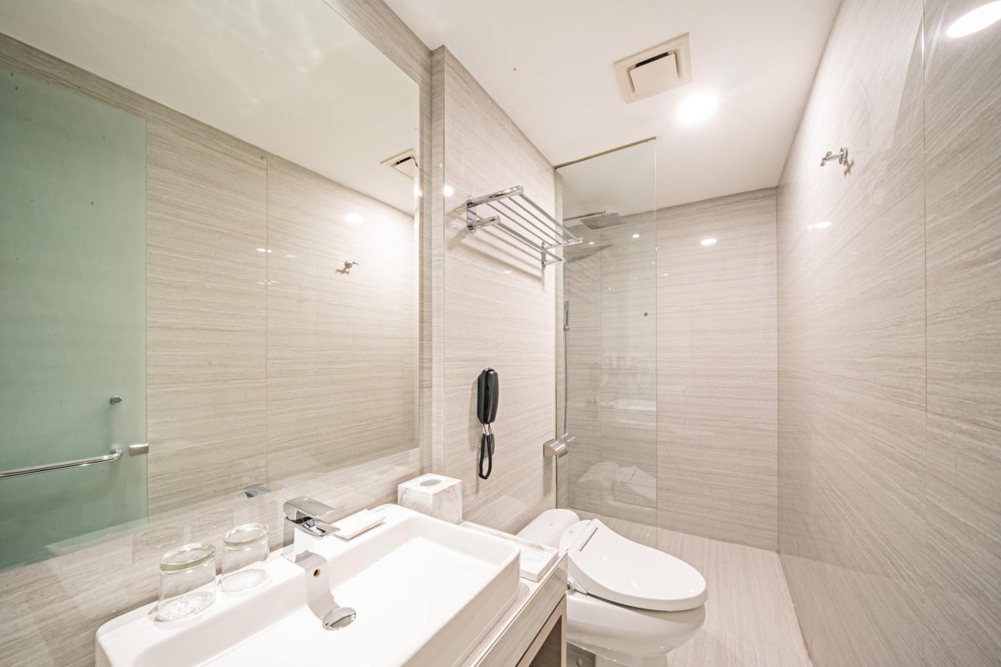 Platinum Hotel Tunjungan Sorabaya Extérieur photo