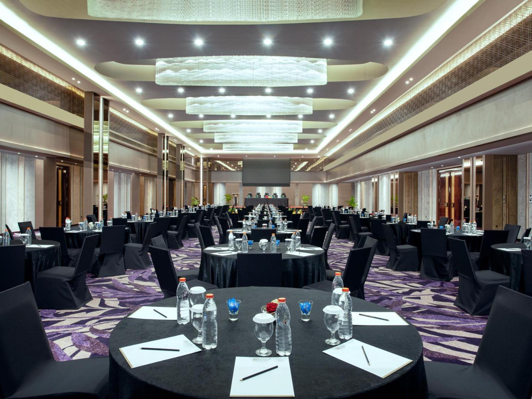 Platinum Hotel Tunjungan Sorabaya Extérieur photo