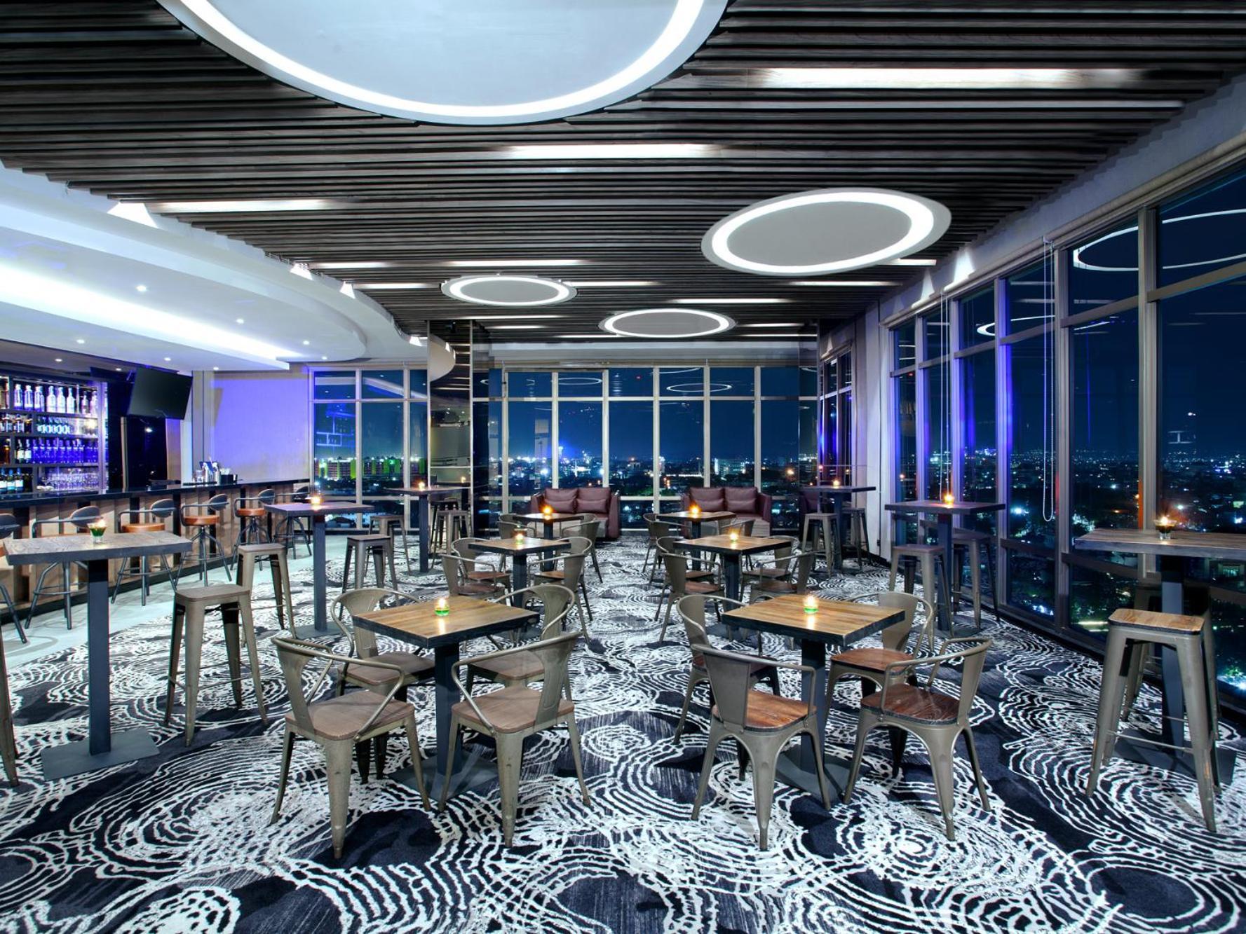 Platinum Hotel Tunjungan Sorabaya Extérieur photo